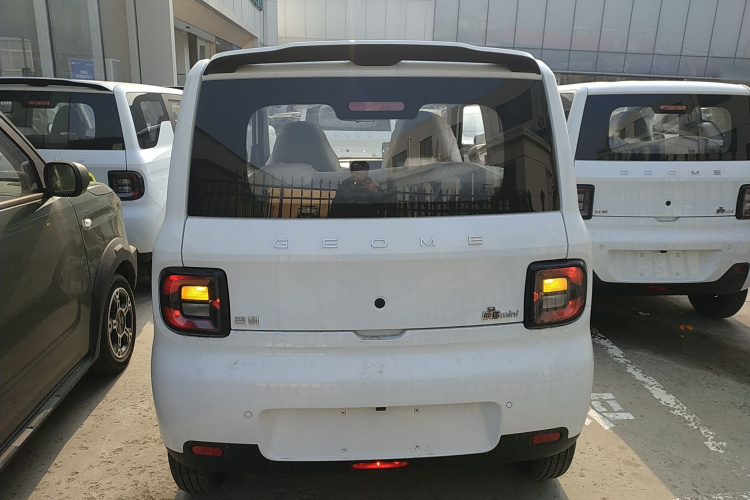 吉利银河 熊猫 2025款 210km 元气熊车身外观6