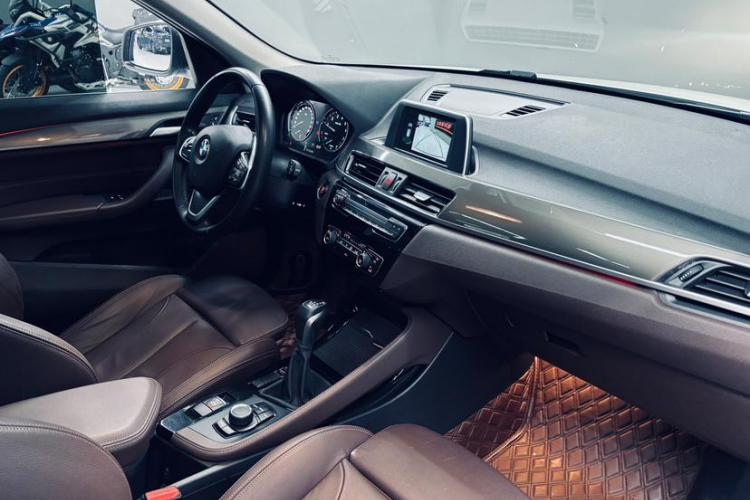 宝马X1 2019款 sDrive18Li 尊享型中控内饰7007