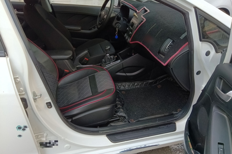 起亚K3 2016款 1.6L 手动GL局部细节9005