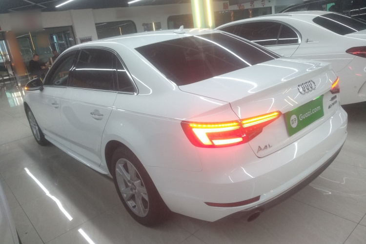 奥迪A4L 2018款 30周年年型 40 TFSI 进取型车身外观4