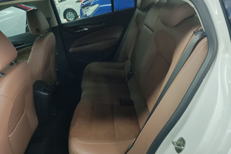 别克 君威 2020款 552T 豪华型中控内饰21