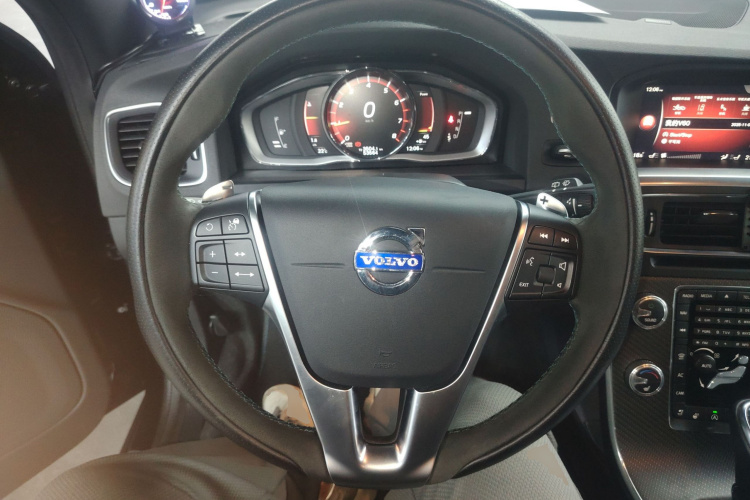 沃尔沃V60 2017款 2.0T Polestar中控内饰13