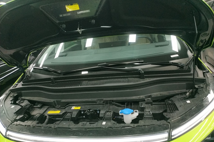 小鹏X9 2024款 610长续航Max机舱底盘24