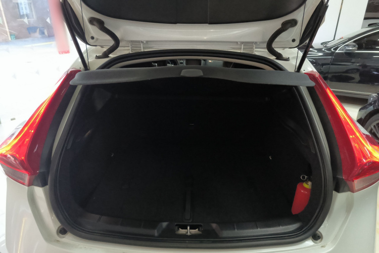 沃尔沃V40 2015款 1.6T 智雅版机舱底盘23