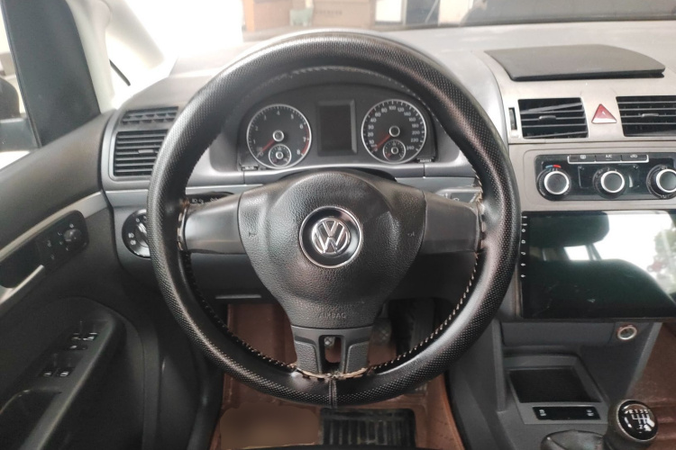 大众 途安 2013款 1.4T 手动风尚版5座局部细节13