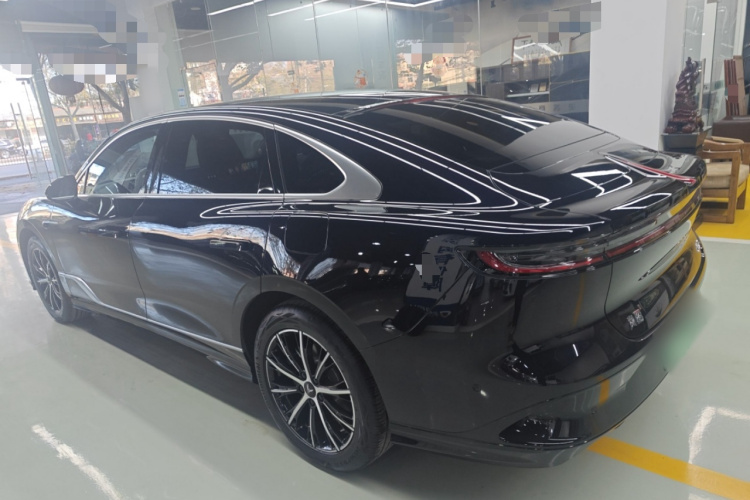 岚图汽车 岚图追光 2024款 PHEV 四驱超长续航行政版车身外观4