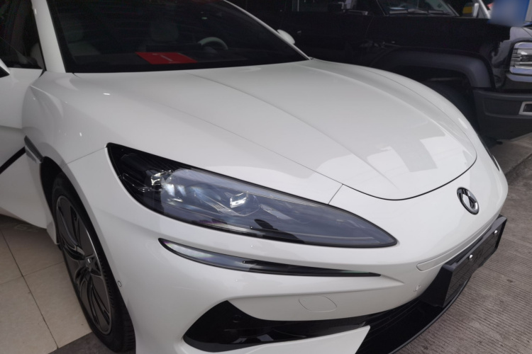 腾势Z9GT 2024款 1100四驱Max版车身外观3