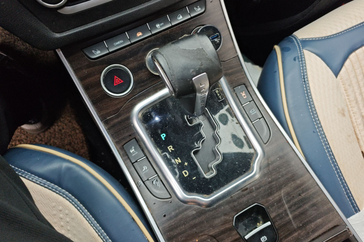 陆风X7 2015款 2.0T 全景尊贵版局部细节18