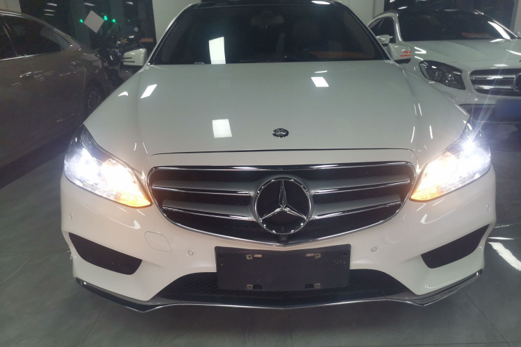 奔驰E级 2015款 E 260 L 运动时尚型车身外观2