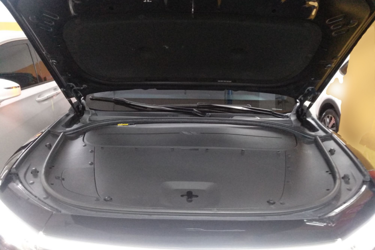 理想汽车 理想ONE 2021款 增程6座版机舱底盘24