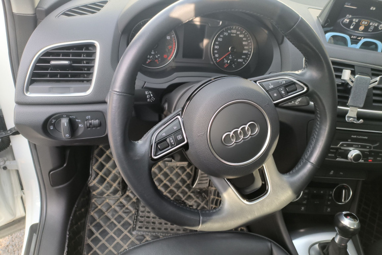 奥迪Q3 2018款 30周年年型 35 TFSI 时尚型中控内饰13