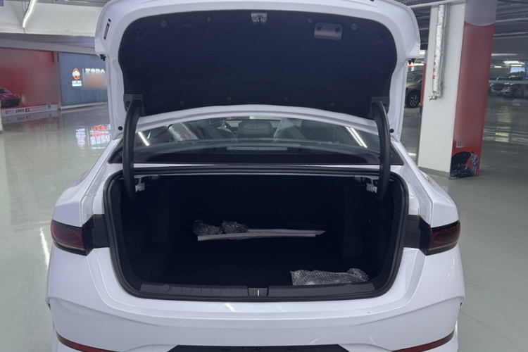 比亚迪 秦PLUS 2025款 EV 智驾版 510KM领先型中控内饰7005