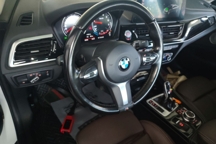 宝马1系 2021款 改款 120i M运动曜夜版局部细节13