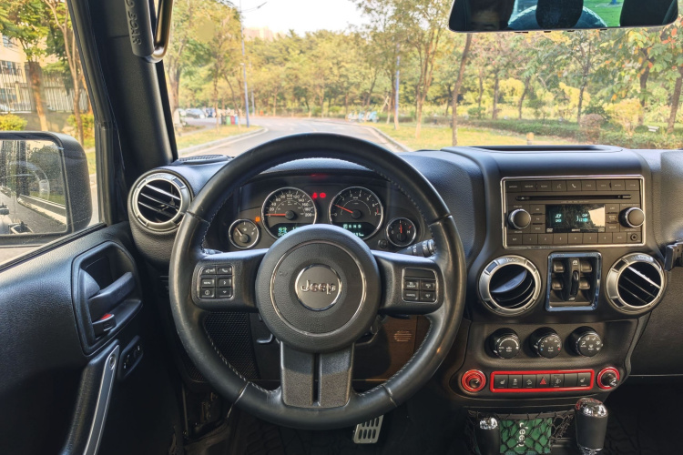Jeep 牧马人 2015款 3.6L Rubicon 四门舒享版中控内饰7006