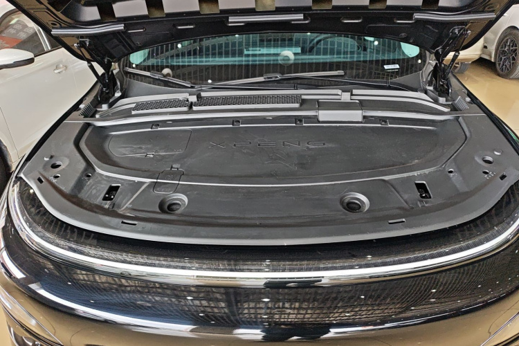 小鹏G6 2025款 625 长续航 Max 旗舰版机舱底盘24