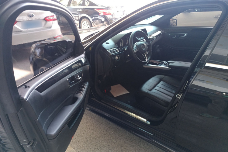 奔驰E级 2015款 改款 E 260 L 运动型中控内饰20