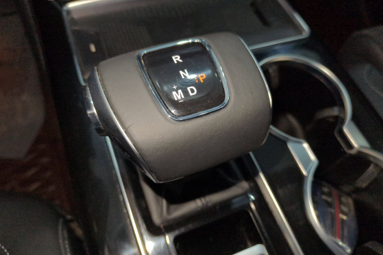 红旗HS7 2021款 2.0T DCT两驱智联旗享版局部细节18