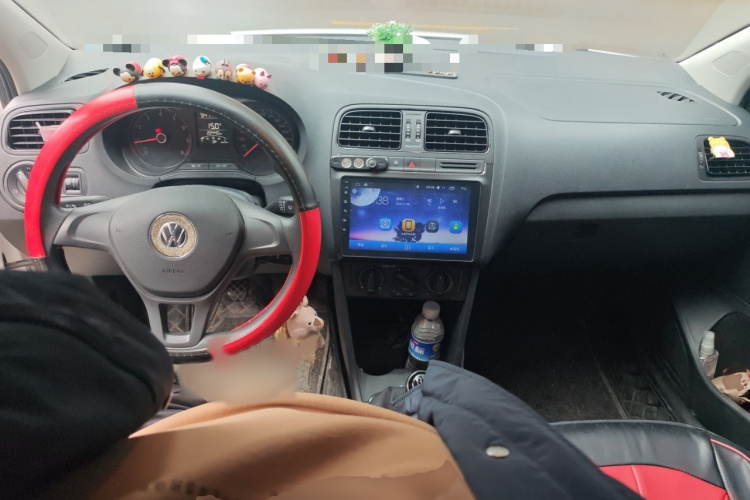 大众 Polo 2016款 1.4L 手动风尚型中控内饰7002