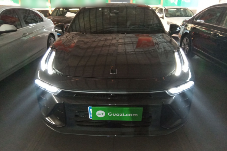 领克03 2025款 1.5TD DCT冠军版Pro车身外观2