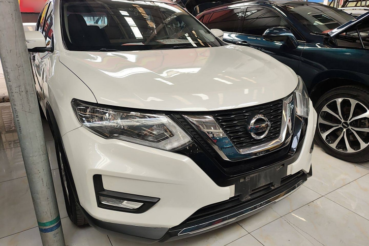 日产 奇骏 2017款 2.0L CVT舒适版 2WD车身外观3