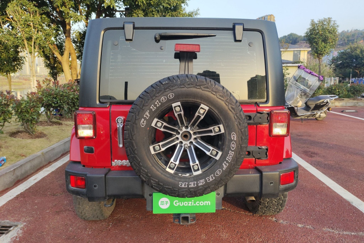 Jeep 牧马人 2014款 3.0L Sahara 四门版车身外观6