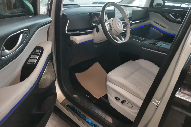 岚图汽车 岚图梦想家 2025款 PHEV 四驱旗舰乾崑版中控内饰7003