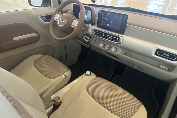 五菱汽车 宏光MINIEV 2024款 第三代 215km 进阶版中控内饰7007