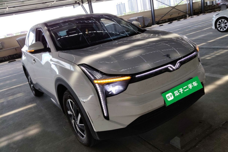 哪吒汽车 哪吒U 2021款 Pro 400 巡航版车身外观3