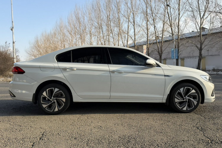 大众 宝来 2023款 300TSI DSG尊行版车身外观6002