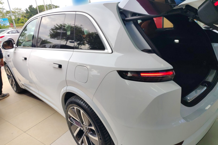 理想汽车 理想L7 2024款 Ultra车身外观4