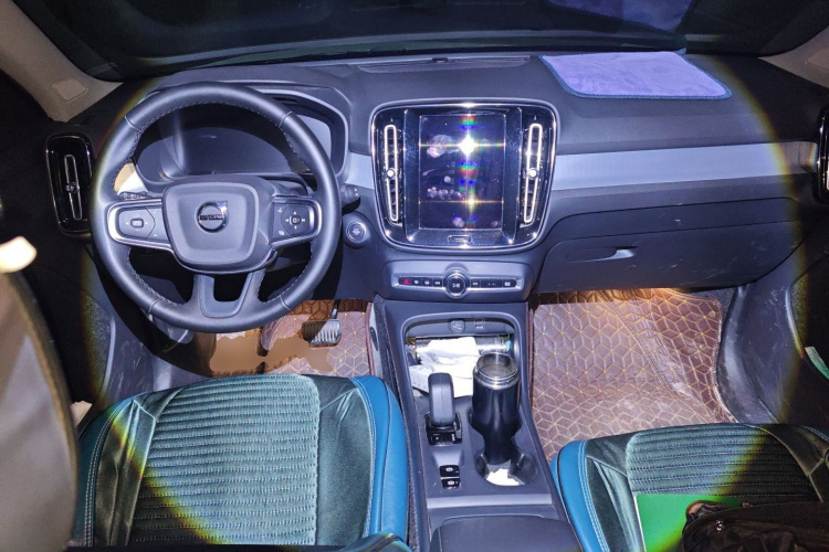 沃尔沃XC40 2022款 T4 四驱智行时尚版中控内饰12