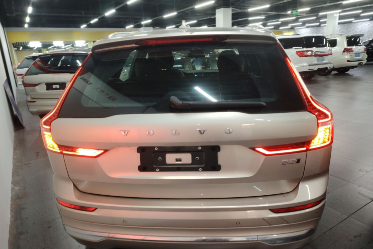 沃尔沃XC60 2025款 B5 四驱智逸豪华版车身外观6