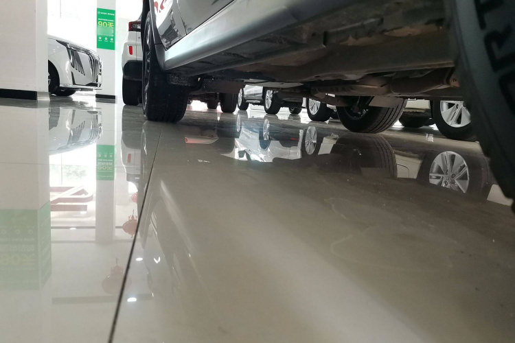 斯巴鲁XV 2012款 2.0i 精英版机舱底盘29