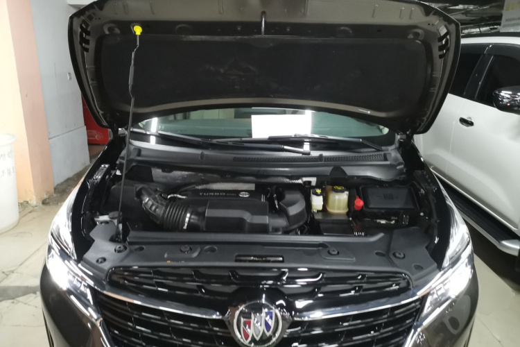 别克GL8 2021款 陆上公务舱 652T 豪华型机舱底盘24