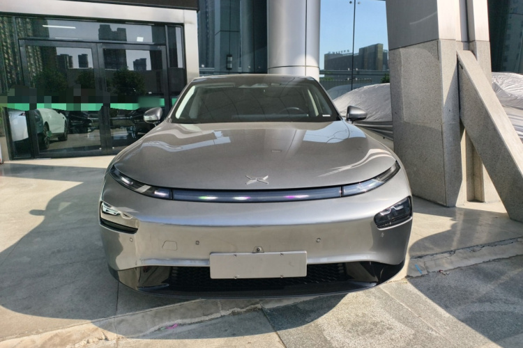 小鹏P7 2022款 625E车身外观2