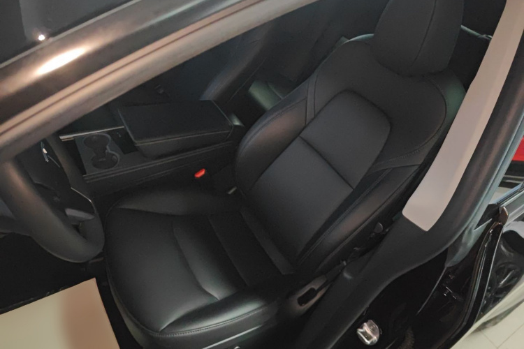 特斯拉 Model Y 2022款 改款 长续航全轮驱动版中控内饰19