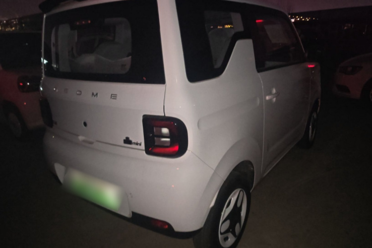 吉利银河 熊猫 2025款 210km 元气熊车身外观7