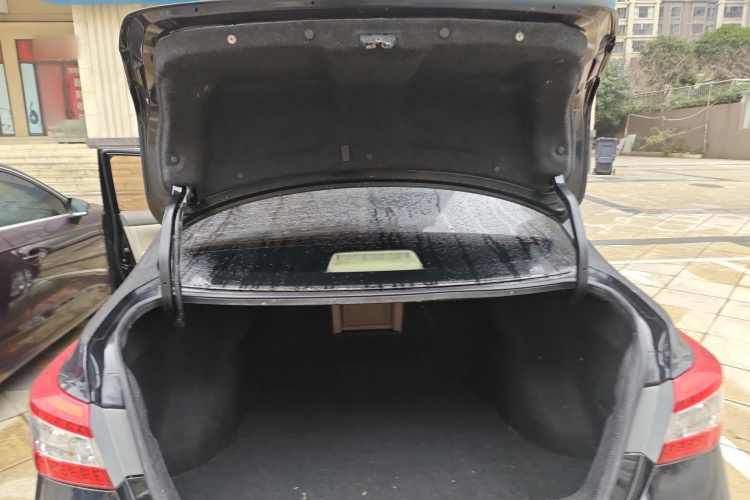 日产 轩逸 2012款 1.6XL 手动豪华版机舱底盘23