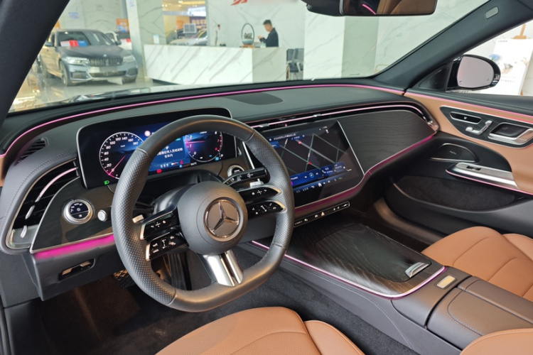 奔驰E级 2024款 E 300 L 时尚运动型中控内饰7001