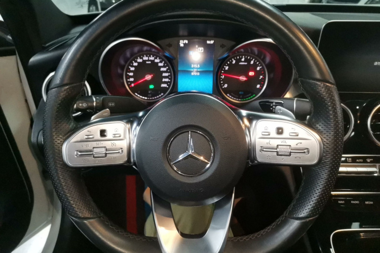 奔驰C级 2019款 C 260 运动版局部细节13