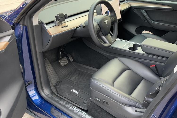 特斯拉 Model Y 2021款 标准续航后驱版中控内饰7002
