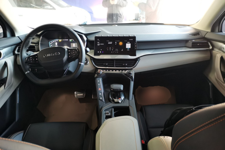 领克06 EM-P 2022款 PHEV 84KM续航版 Pro中控内饰7002