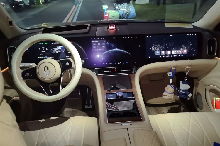 鸿蒙智行 问界M9 2024款 增程 Ultra版 42kWh 6座版中控内饰12