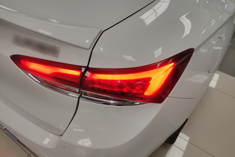 别克 英朗 2021款 1.3T 自动轻混动精英型车身外观9