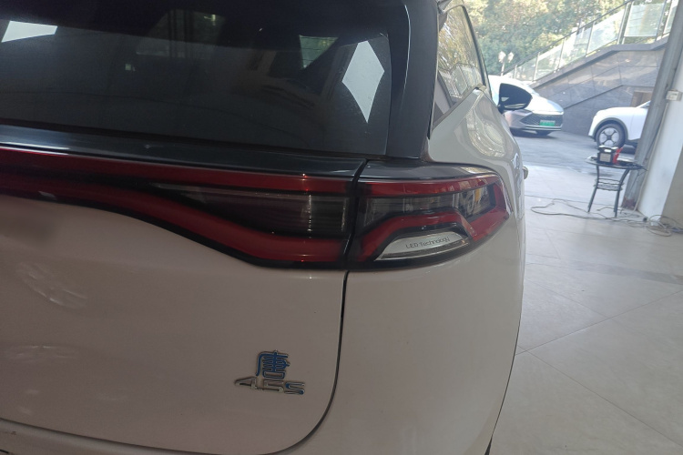 比亚迪 唐新能源 2018款 DM 2.0T 全时四驱智联创世版 7座 国V车身外观9