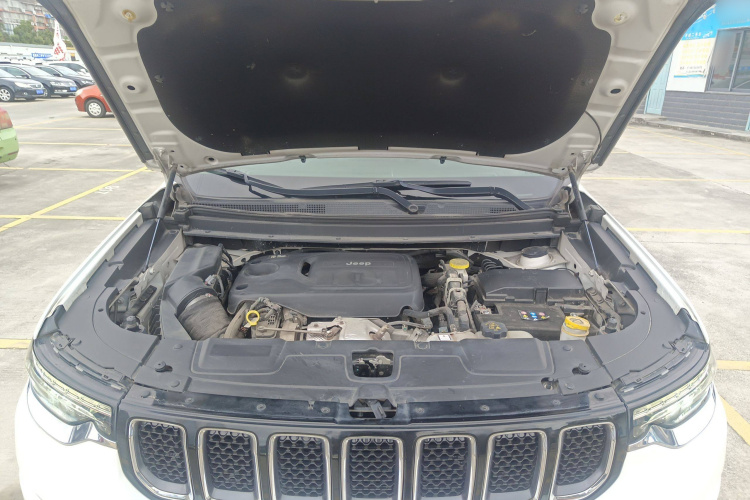 Jeep 大指挥官 2018款 2.0T 四驱尊享导航版 国V局部细节24