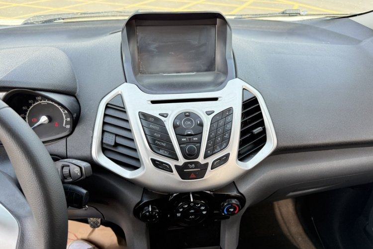 福特 翼搏 2013款 1.5L 手动风尚型局部细节16