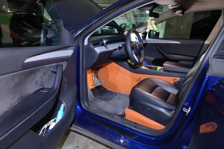 特斯拉 Model Y 2023款 长续航全轮驱动版中控内饰7003