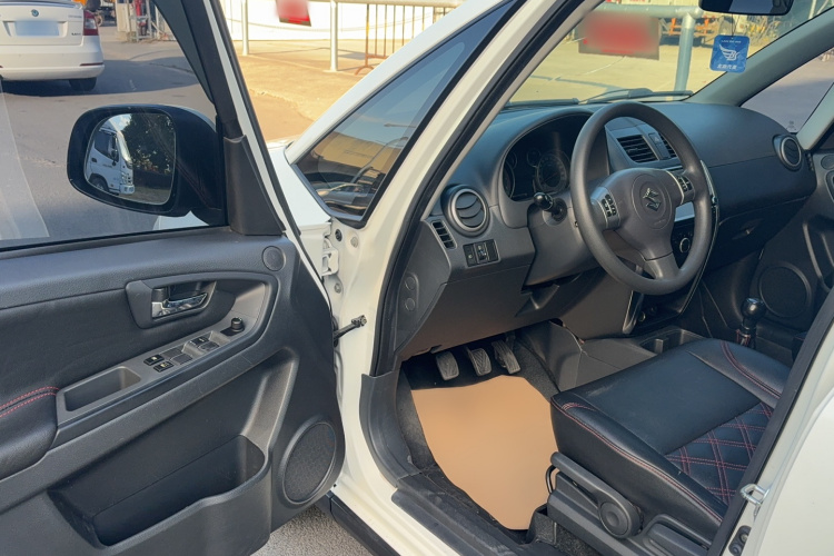 铃木 天语 SX4 2013款 1.6L 手动酷锐型中控内饰7001