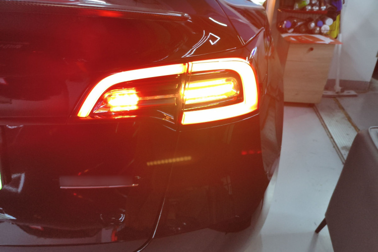 特斯拉 Model Y 2022款 Performance高性能全轮驱动版车身外观9